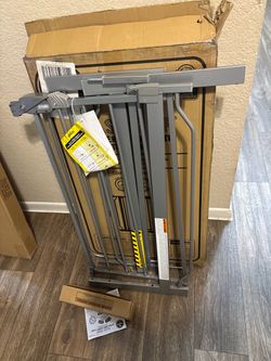 Regalo Safety 36" Extra Tall Baby Gate, Bottom