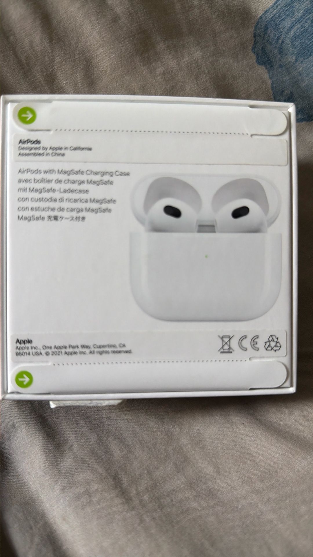 Apple AirPods With MagSafe Charging Case