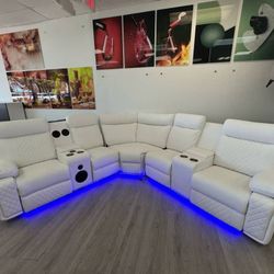 SECTIONAL RECLINERS  ( BLUETOOTH SPEKERS AND LED LIGTHS)🆕️ 