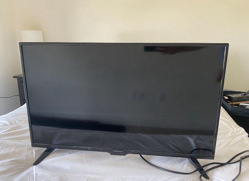 32” Insignia TV