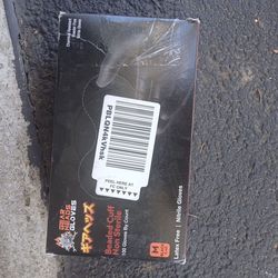 Medium nitrile gloves