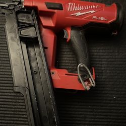 M18 Fuel 20-Degree Framing Nailer