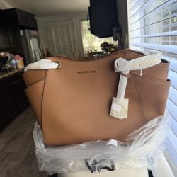 Michael Kors Tote Bag With Wallet