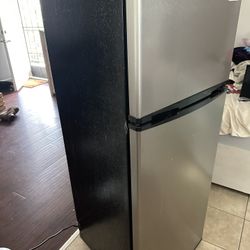 $200 Frigidaire 7cu