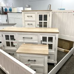 New King Bedroom Set — SPECIAL 