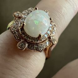 Beautiful Opal & Diamond Ring
