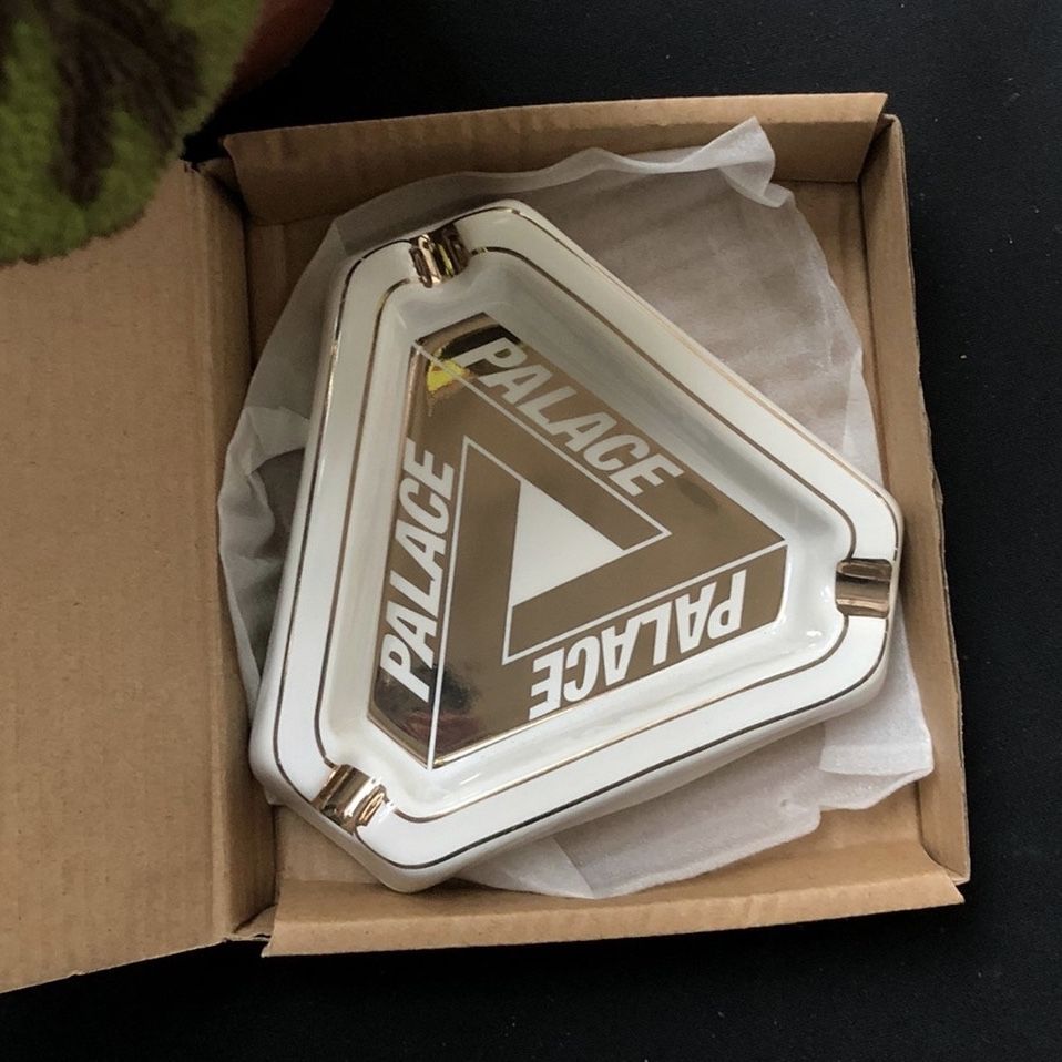 灰皿 Supreme - PALACE SKATEBOARDS TRI FERG ASH TRAY Palace Skateboards triferg ceramic Ashtray Brand New In Box