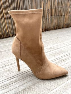 π Express Boots- NEW Size 7 π