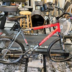 TREK 820 ST Mountain Bike 26 Inch 21 Speed Very Good Condition 