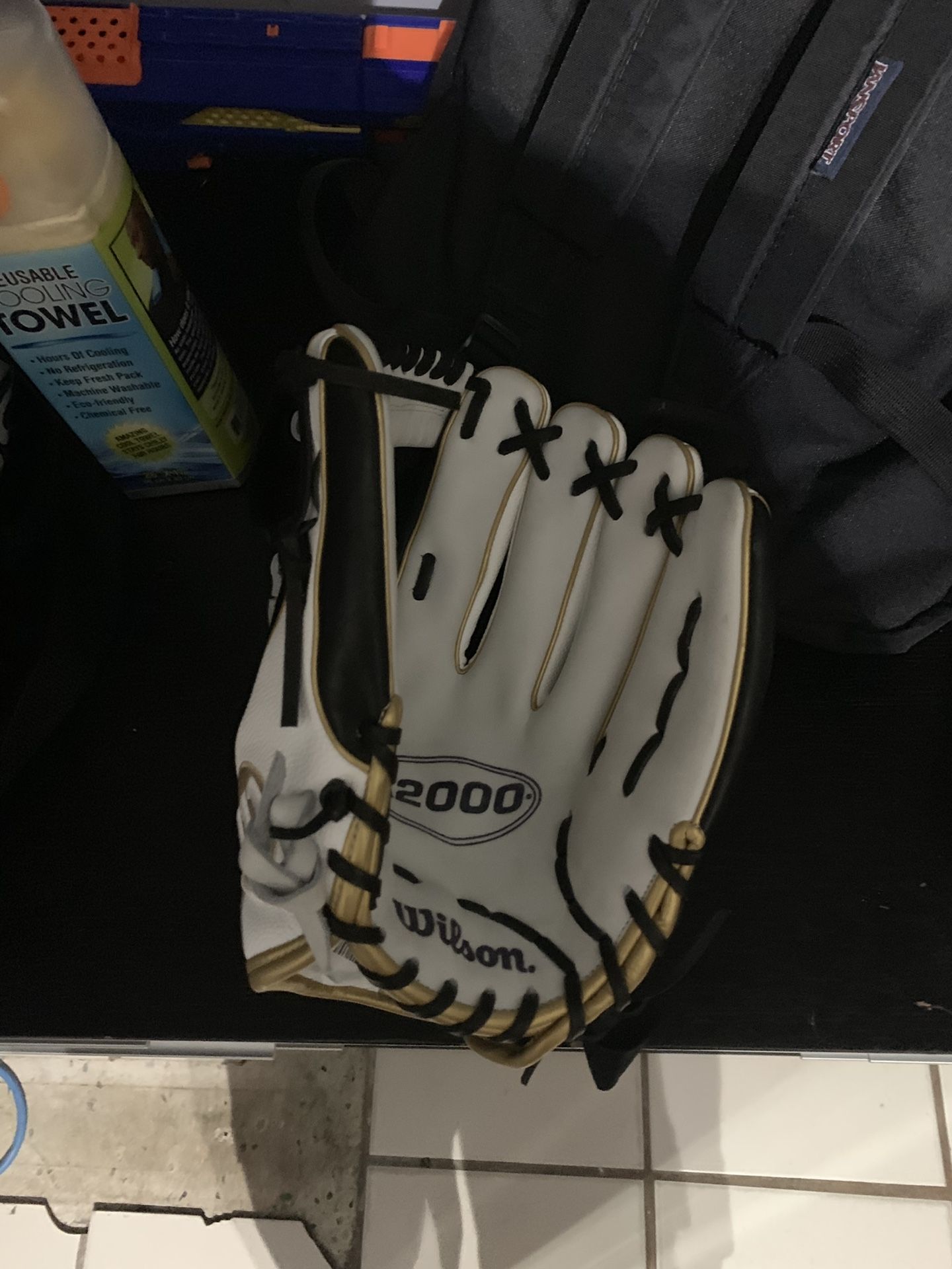 A2000 Wilson softball fast pitch glove