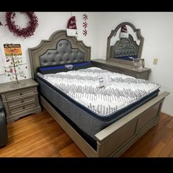 *Holiday Sale Event*---Frisco Bold Queen Bedroom Sets---Now $899---Delivery And Easy Financing Available👌