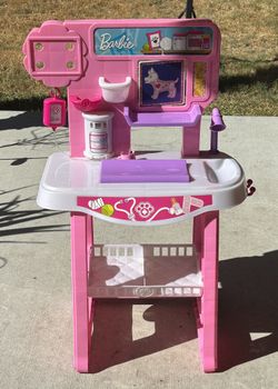 BARBIE I CAN BE A VET CENTER