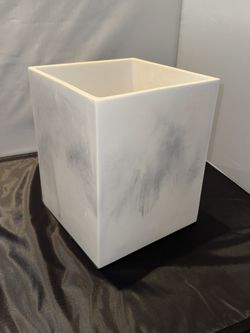 Elegant Marble-Style Waste Basket – Square, 8"x10"
