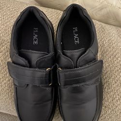 New Boys / Kids Black Dress Shoes / Uniform Shoes. Youth size 4 