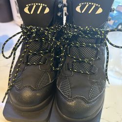 Cross Country Ski Set comes with skis and boots . Size 5.5 youth