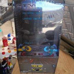 Limited Edition Comic Con 2010Tron Vintage Figure