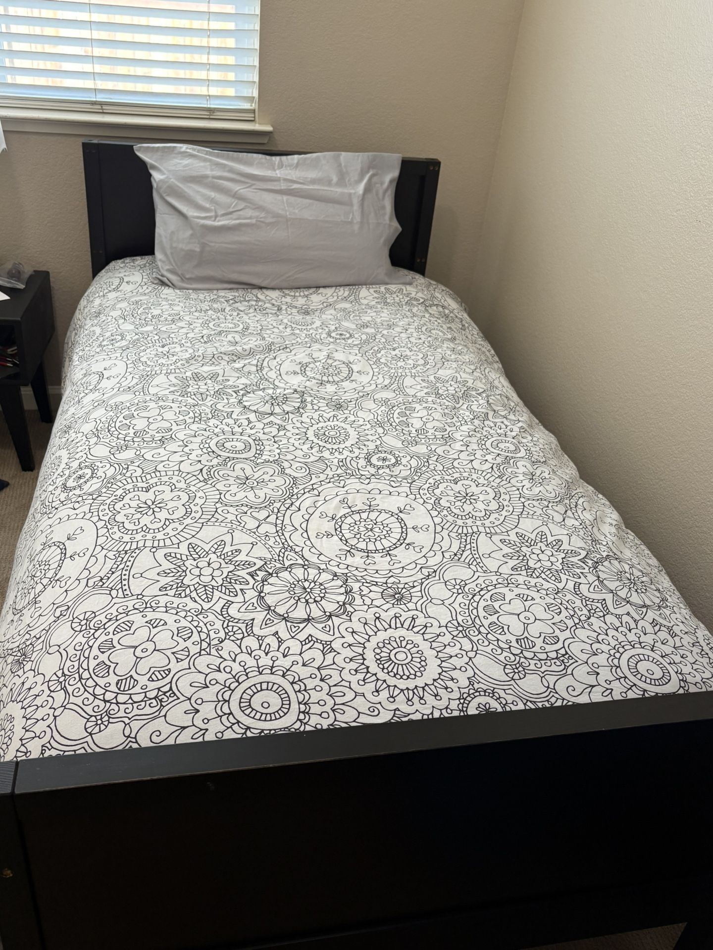 Single Tween / Bottom Bunk bed