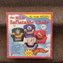 NY YANKEE INFLATABLE GAME CHAIR, LARGER SIZE