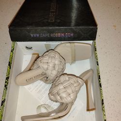 Women dress up shoes