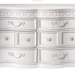 Rooms To Go Disney Princess Fairytale White 6 Drawer Dresser
