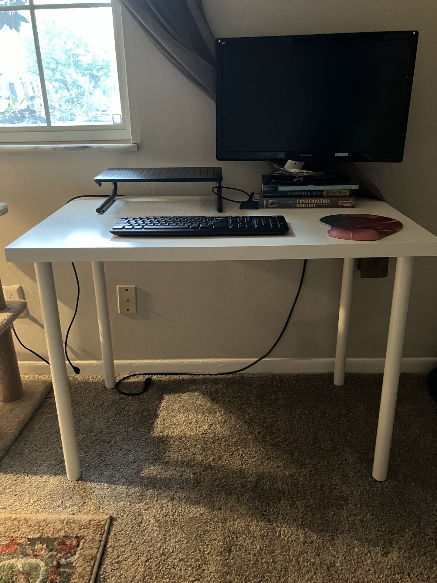 MOVING - White IKEA Desk