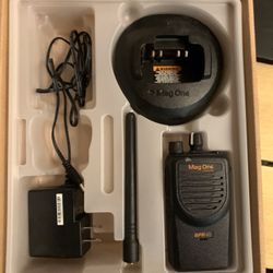 Motorola BPR40 VHF Mag One AAH84KDS8AA1 Orginal 150-174 MHz 8 Channel 5 Watts