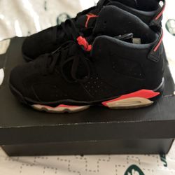 Black Air Jordan 6 Retro GS sneakers, size 6Y.