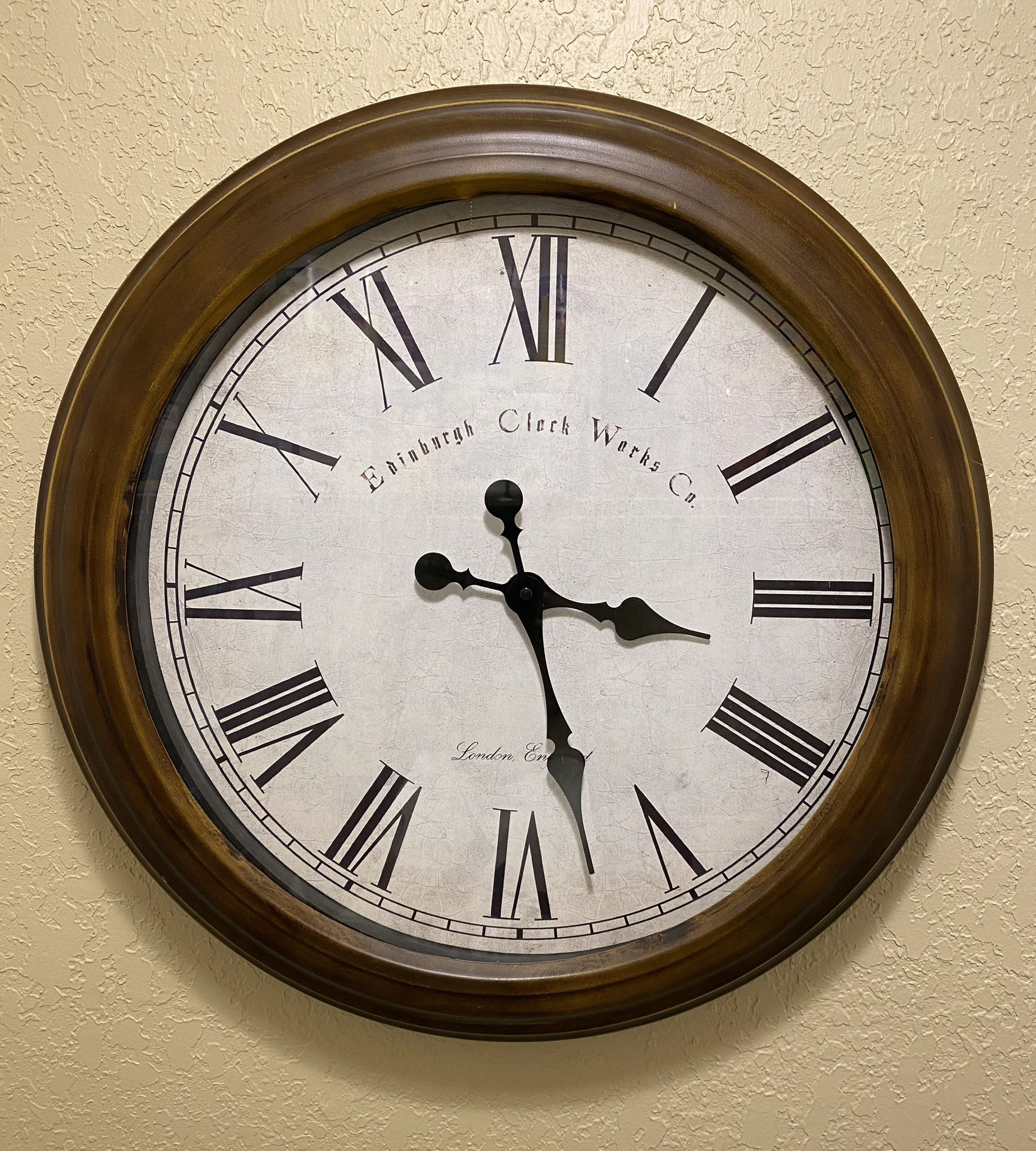 CLOCK – EDINBURGH CLOCK WORKS COMPANY BATTERY OPERATED 23-3/4” DIA. WALL CLOCK – MODEL M2188 LONDON ENGLAND