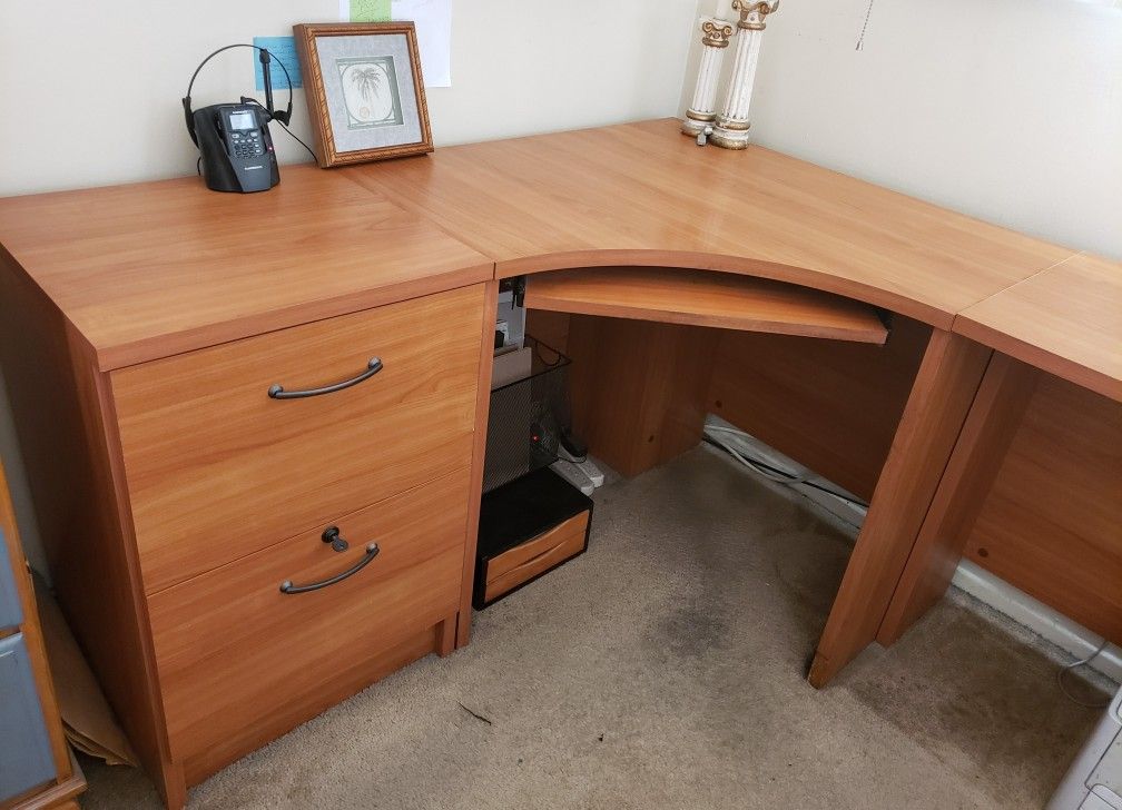 Desk : Corner and Wall length Desk unit with 2 filing cabinets, see 4 pics