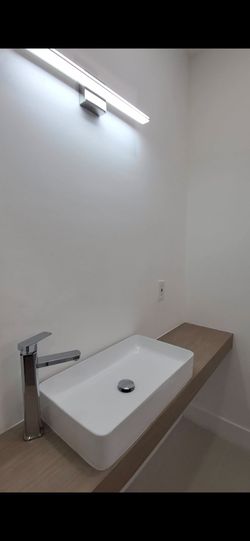 2 Sinks Available