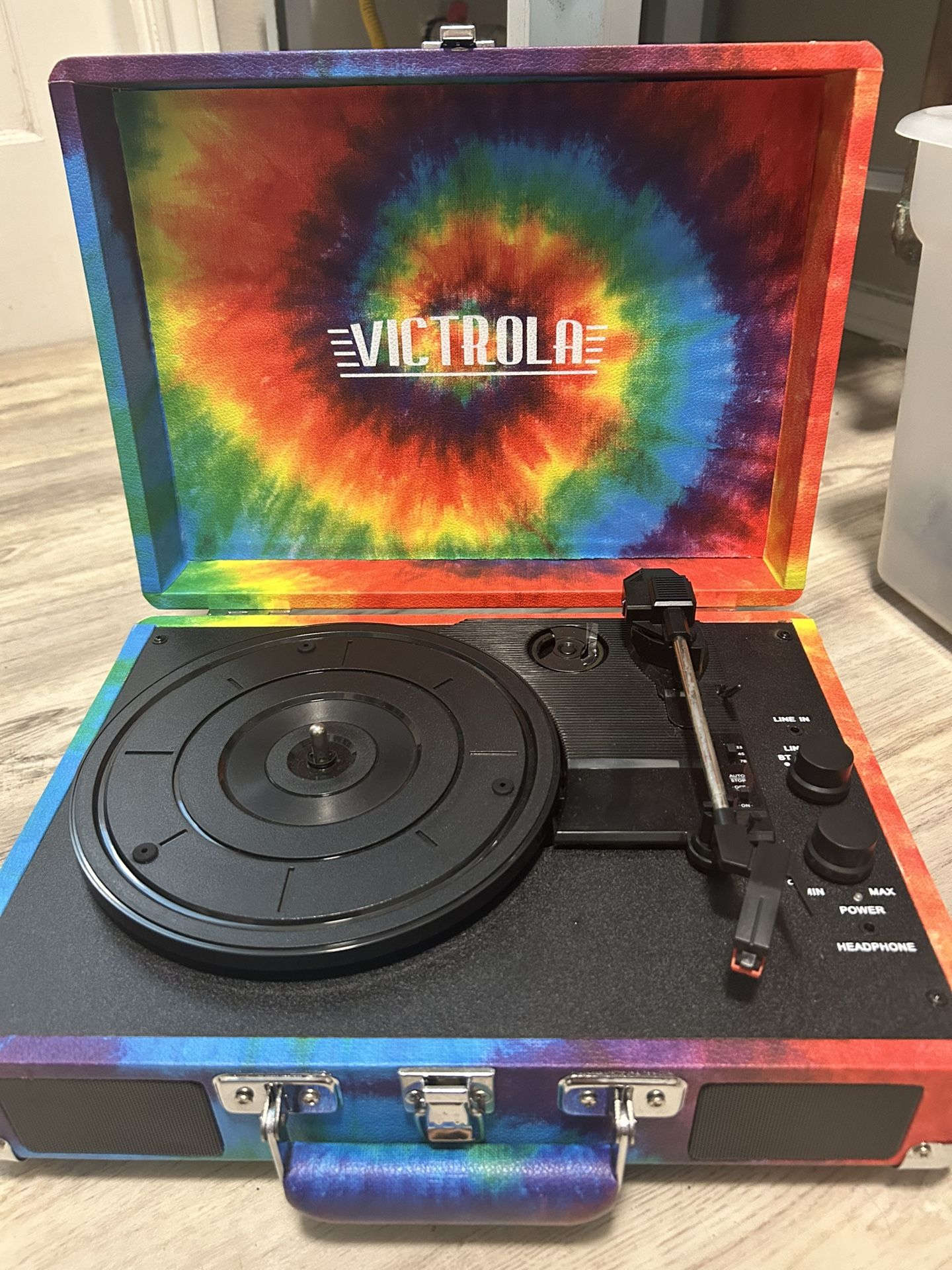 ALMOST NEW RECORD PLAYER!?
