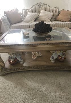 Three-piece coffee and end table set