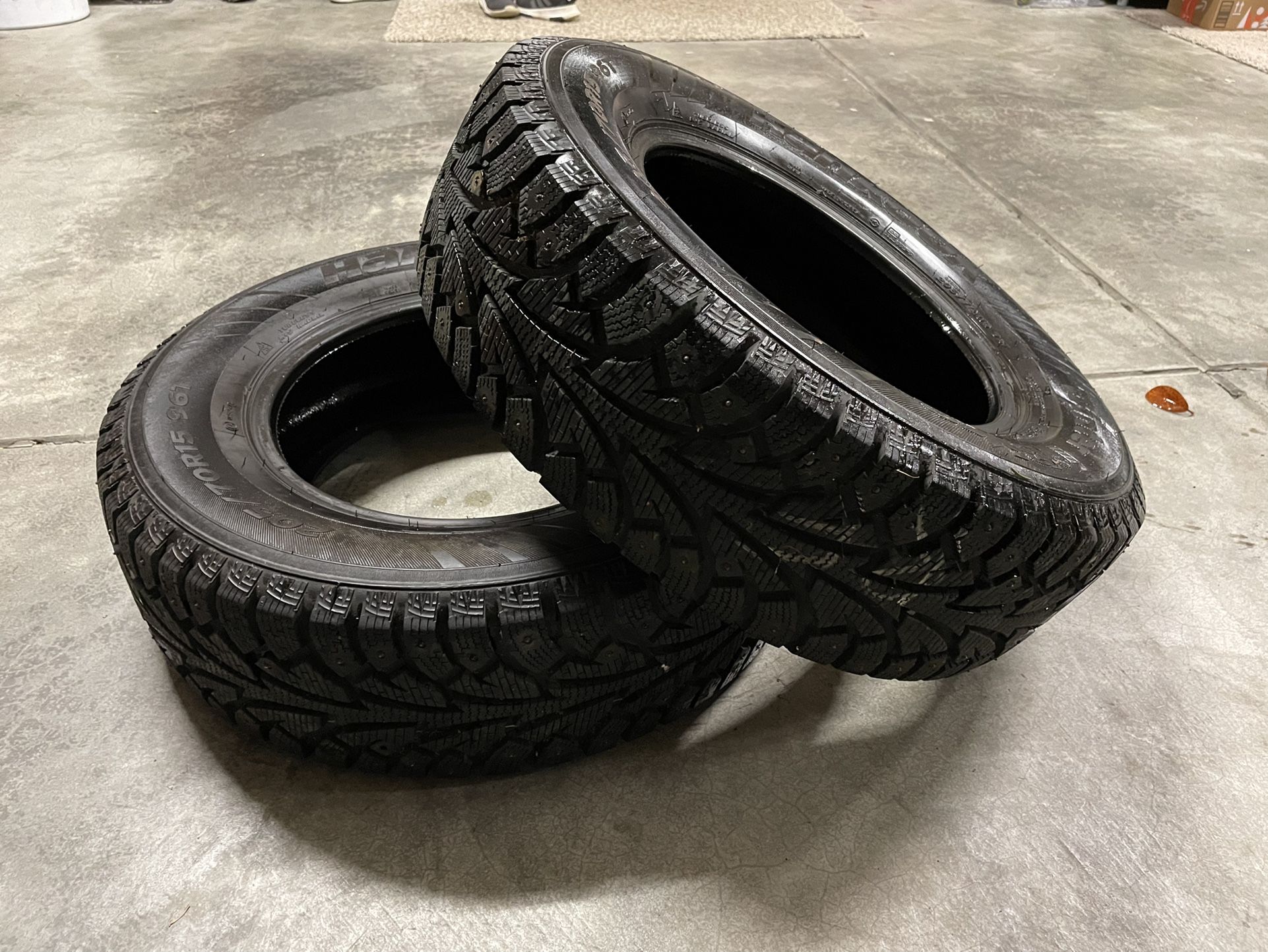 Studded Snow Tires 205/70R15 Hankook Ipike Pair for Sale in Lynnwood