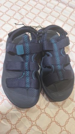 Boys sandals size 3