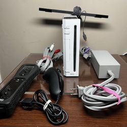 White Nintendo Wii Console RVL-001 w/ Power Supply/Av Cable & Wii Remote W/ Nunchuck -Tested-