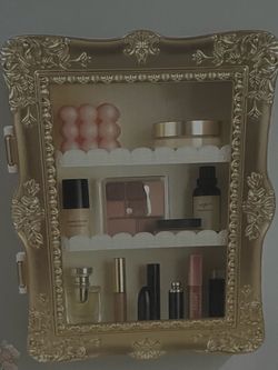 Gilded display shelf