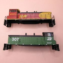 HO Locomotive Shell Lot: Southern Pacific #2575 & BN #307