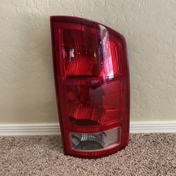 Factory OEM 2002-2006 Dodge Ram 1(contact info removed) 3500 Right Passenger Side Taillight 