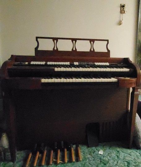 Baldwin Organ