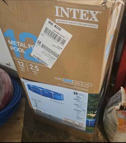 12ft x 30in Round Metal Frame Above Ground Swimming Pool - New in Box