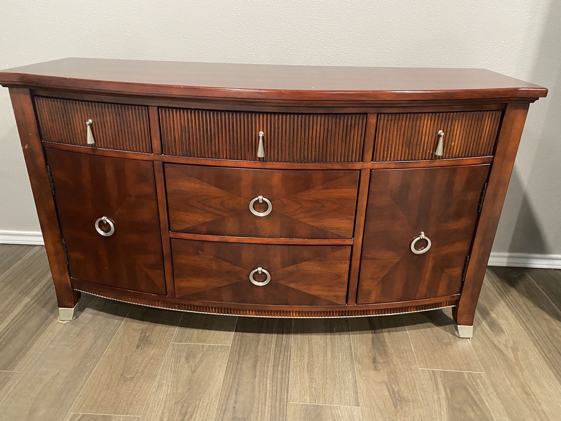 Credenza Hutch