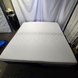 Nectar Premier Hybrid King mattress, Great Condition