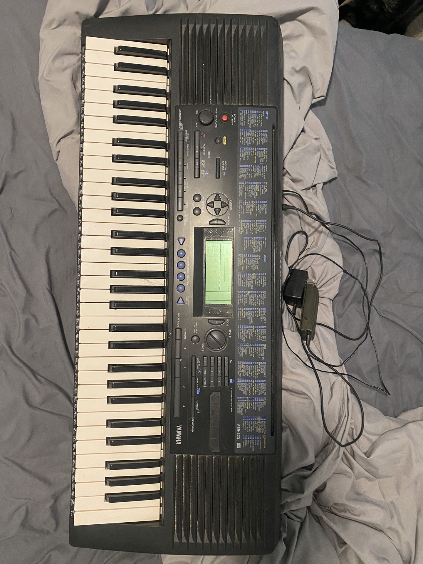 Yamaha 320 PSR Keyboard