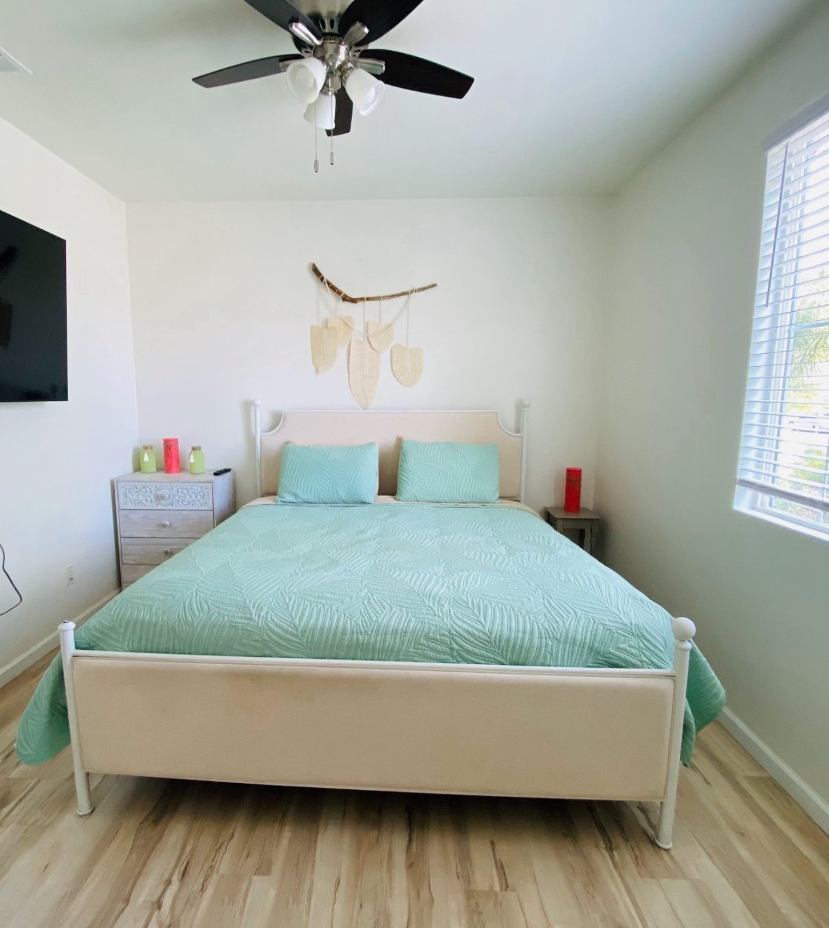 Cali King Bed