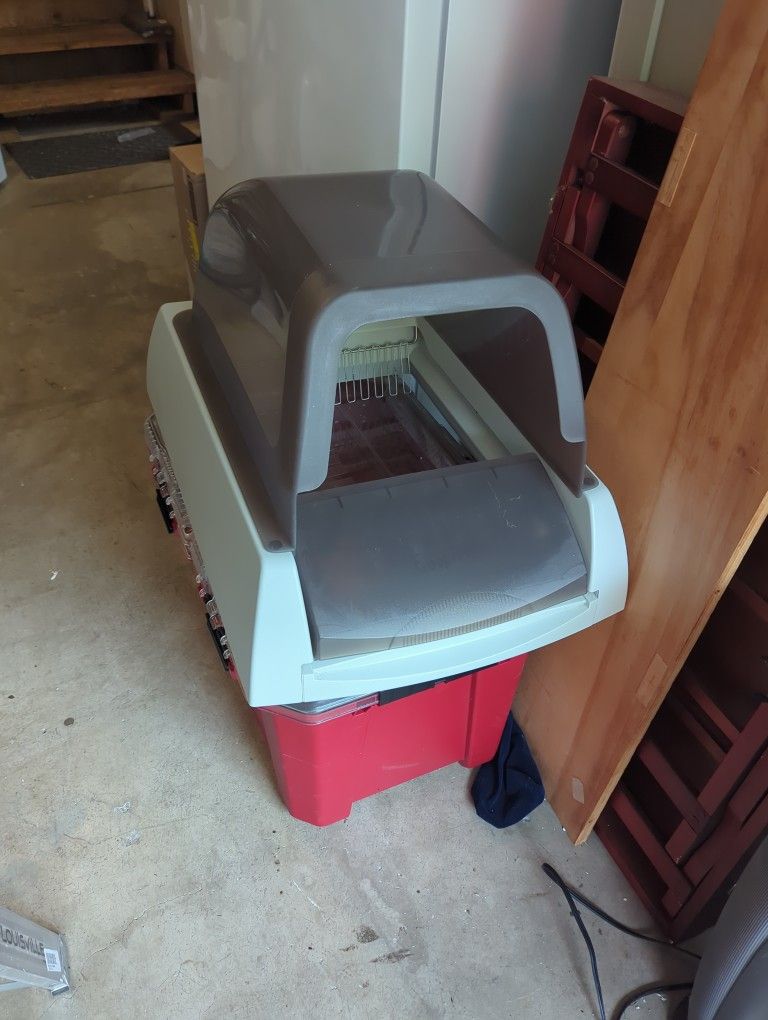 PetSafe ScoopFree Litter Box (+ 3 free Boxes Of  Litter Crystals)