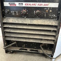 Lincoln Ideal-arc R3r-300 Welder