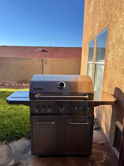 Signatuer Stainless Steel Gas Grill