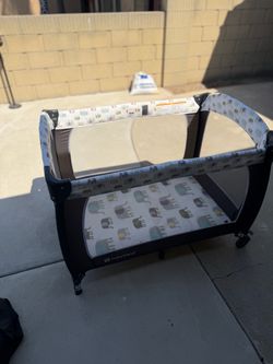 Baby crib / playpen