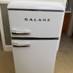 Galanz Retro Mini fridge