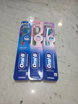 Oral b toothbrush 🪥 $1 each